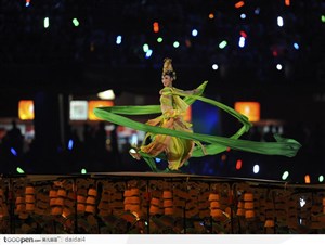 奥运开幕式-顶台上舞动的女人