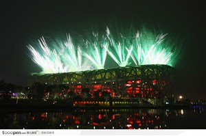 奥运开幕式-鸟巢上空绿色的烟花
