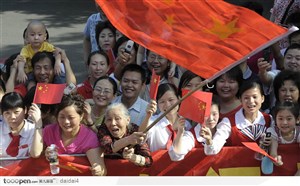 加油中国-舞动旗帜的人们