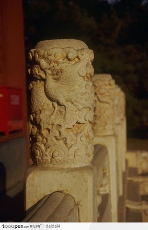 明十三陵-石柱浮雕仙鹤