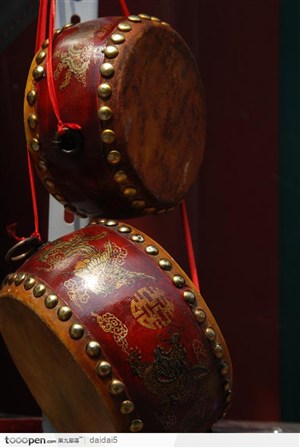 北京老风景-悬挂的皮鼓