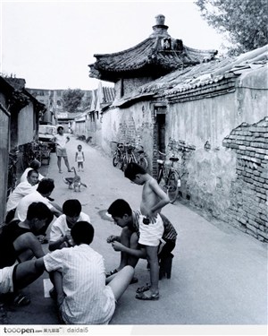 北京印象-胡同街道中玩耍的小孩