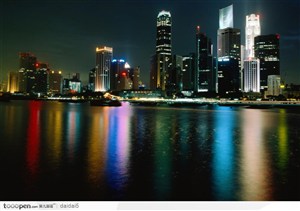 上海夜景-彩色的大厦倒影