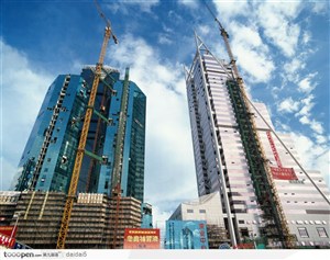 深圳建筑-蓝天下高耸的大厦