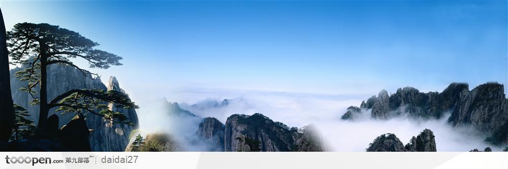 黄山美景-云雾缭绕的宽幅美景