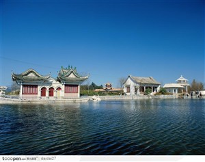 中国古老建筑-湖泊旁的古建筑