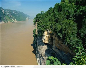 长江三峡风景-平缓的江水