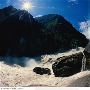 长江三峡风景-湍急的虎跳峡