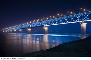 湖北武汉长江大桥灯光夜景图片