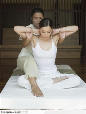 SPA水疗·修身养性-瑜伽中的肩颈拉伸