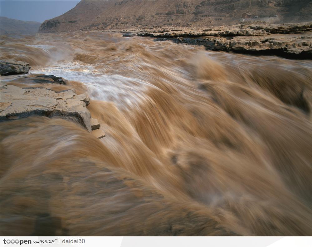 黄河壶口瀑布-湍急流下的瀑布