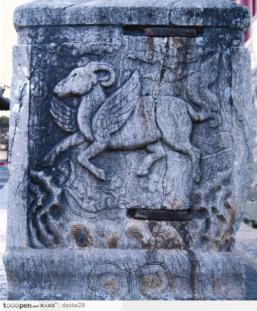 中华石雕柱纹-飞翔的羚羊花纹