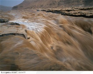 黄河壶口瀑布-湍急流下的瀑布