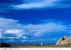 神秘西藏-蓝天下的白塔