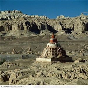 西藏阿里扎达托林寺佛塔