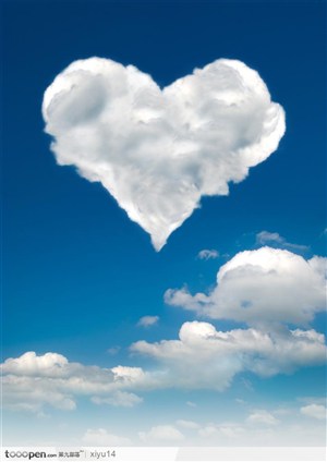 浪漫情人节-天空中的心形白云