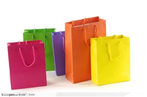 五种色彩和大小不一的手提袋 购物袋