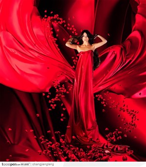 穿红色丝绸晚礼服的欧美明星美女模特
