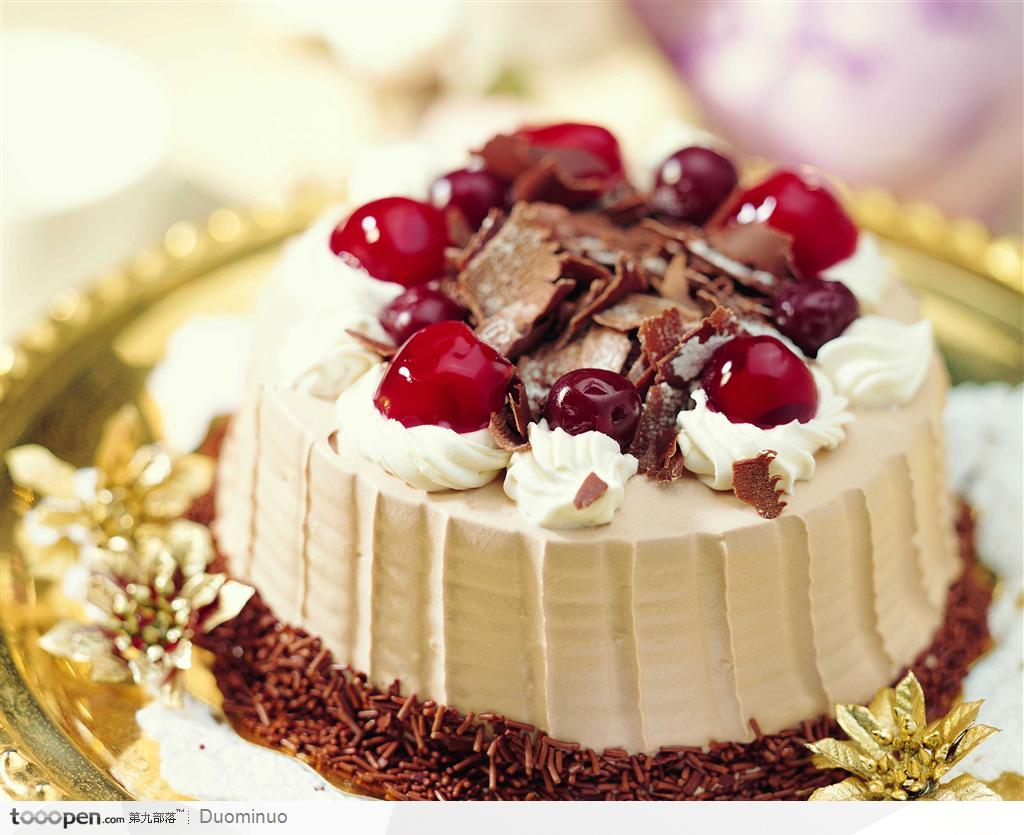 9寸巧克力白奶油樱桃生日蛋糕