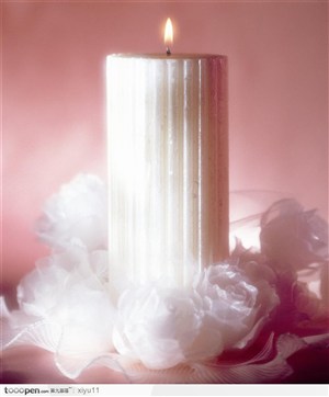 温馨烛光-白色柱形蜡烛