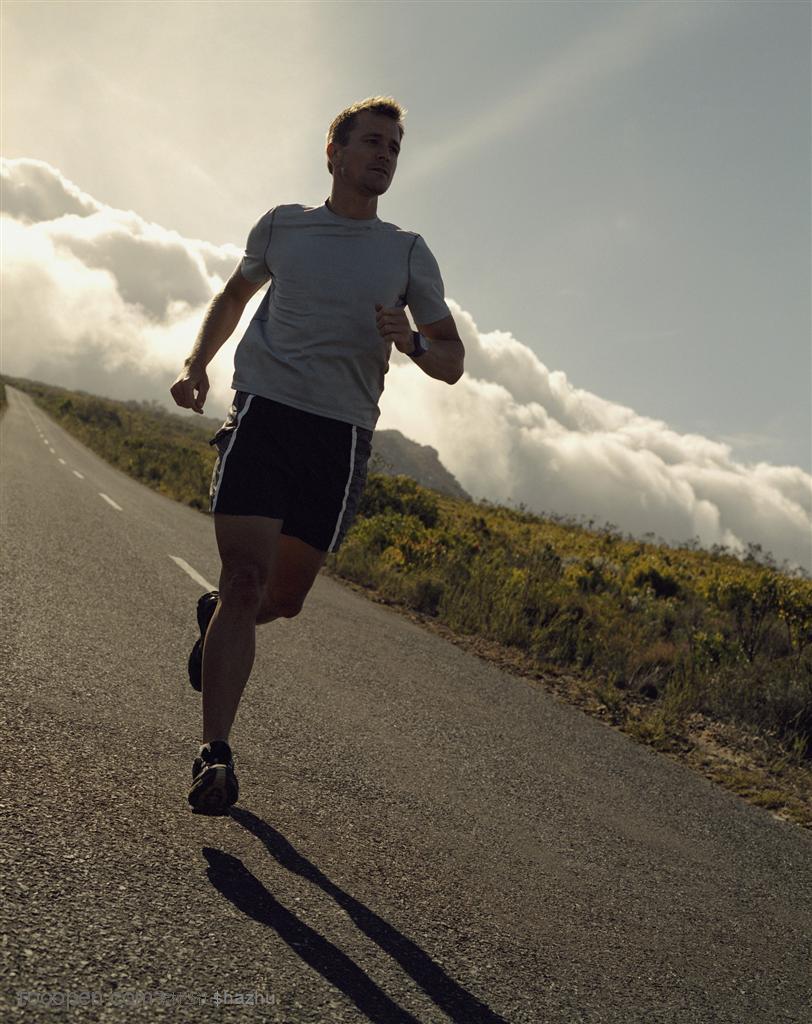 晨跑的外国男性 运动跑步图片