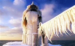 雪地里冰封的灯塔