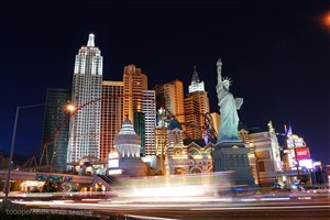 美国纽约繁华都市夜景和胜利女神