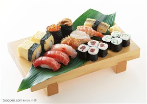 餐饮美食-竹台上的寿司
