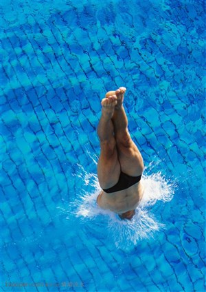 竞赛瞬间-跳水运动员跳水瞬间