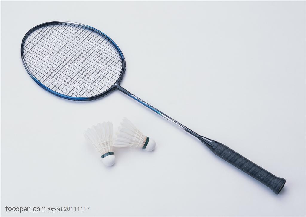 球类运动-羽毛球和拍子特写