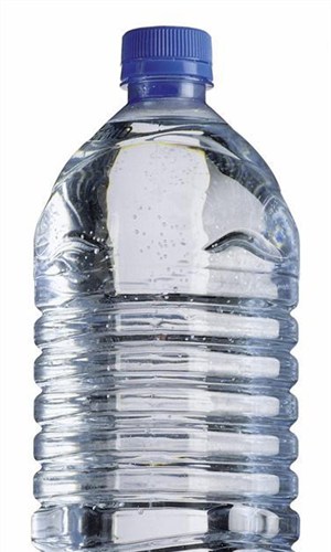 淡蓝色矿泉水瓶