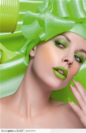 绿色彩妆化妆品广告--美女脸嘴唇口红和眼影特写