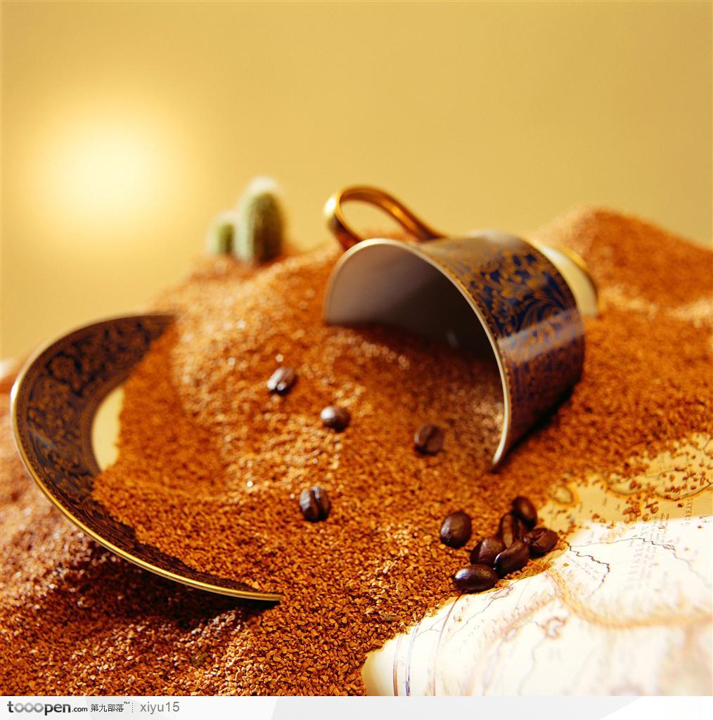 咖啡物语-盆子中的咖啡粉末