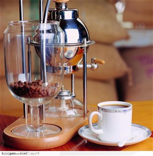 咖啡物语-咖啡碾磨器于咖啡杯