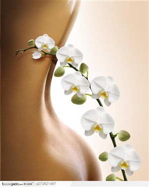 白色花朵紧贴肌肤的性感美女人体写真