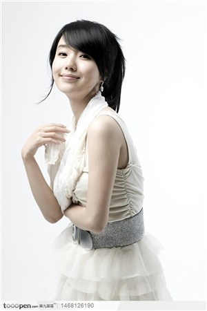 百变女王李贞贤穿白色礼服甜美笑容唯美写真
