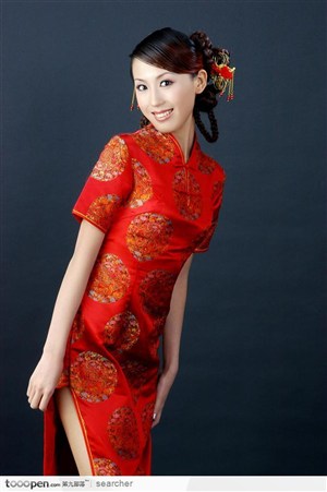 房地产广告素材--穿红色旗袍的传统古典气质美女