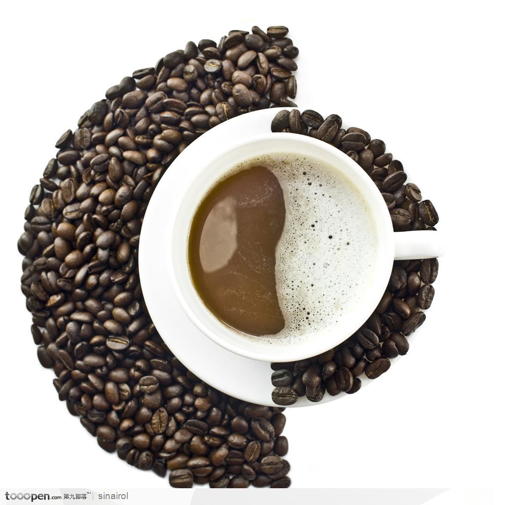 广告创意图形--咖啡豆和咖啡杯组成的太极图形