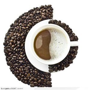 广告创意图形--咖啡豆和咖啡杯组成的太极图形