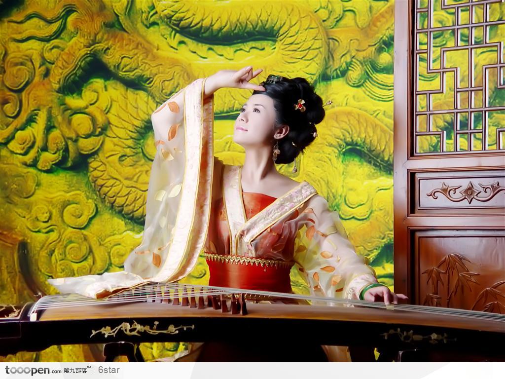 在书房弹古筝古琴穿传统汉服的古典美女