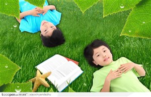 幼儿教育文化设计素材之躺在草地上的小朋友