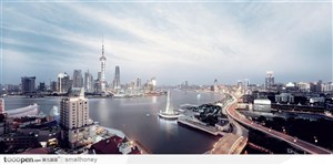 城市摄影图-霓虹灯下的上海城市夜景
