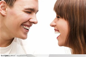 情人节情侣-外国情侣相视对笑图片素材