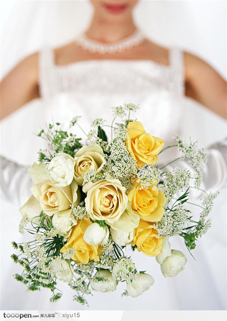 婚礼物语-抱着玫瑰的新娘