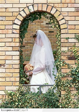 婚礼物语-窗户前的新娘