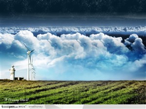 乌云下天空云朵蓝天白云的农场绿地风车发电机