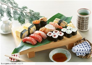 餐饮美食-桌面上的寿司