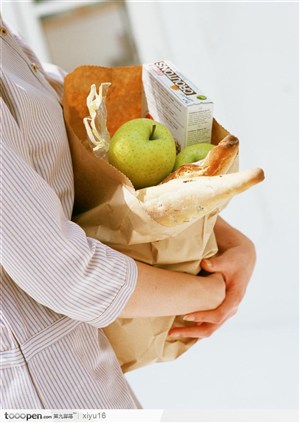 居家生活-纸袋中的蔬果