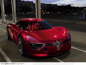 红色名贵雷诺概念汽车