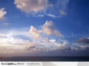 夕阳晚霞下的蓝天天空云彩自然风景图片素材